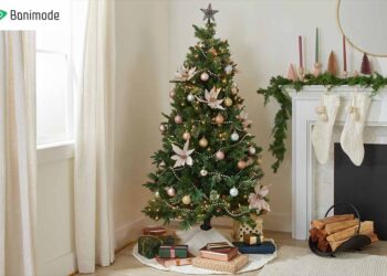 تزئین درخت کریسمس