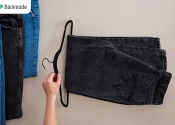 تا زدن شلوار جین برای قرار دادن در کمد و کشو لباس