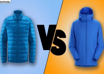 یک کاپشن آبی رنگ در کنار یک پافر آبی رنگ