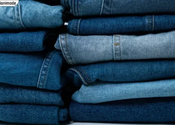شلوار های جین بر روی هم تا شده